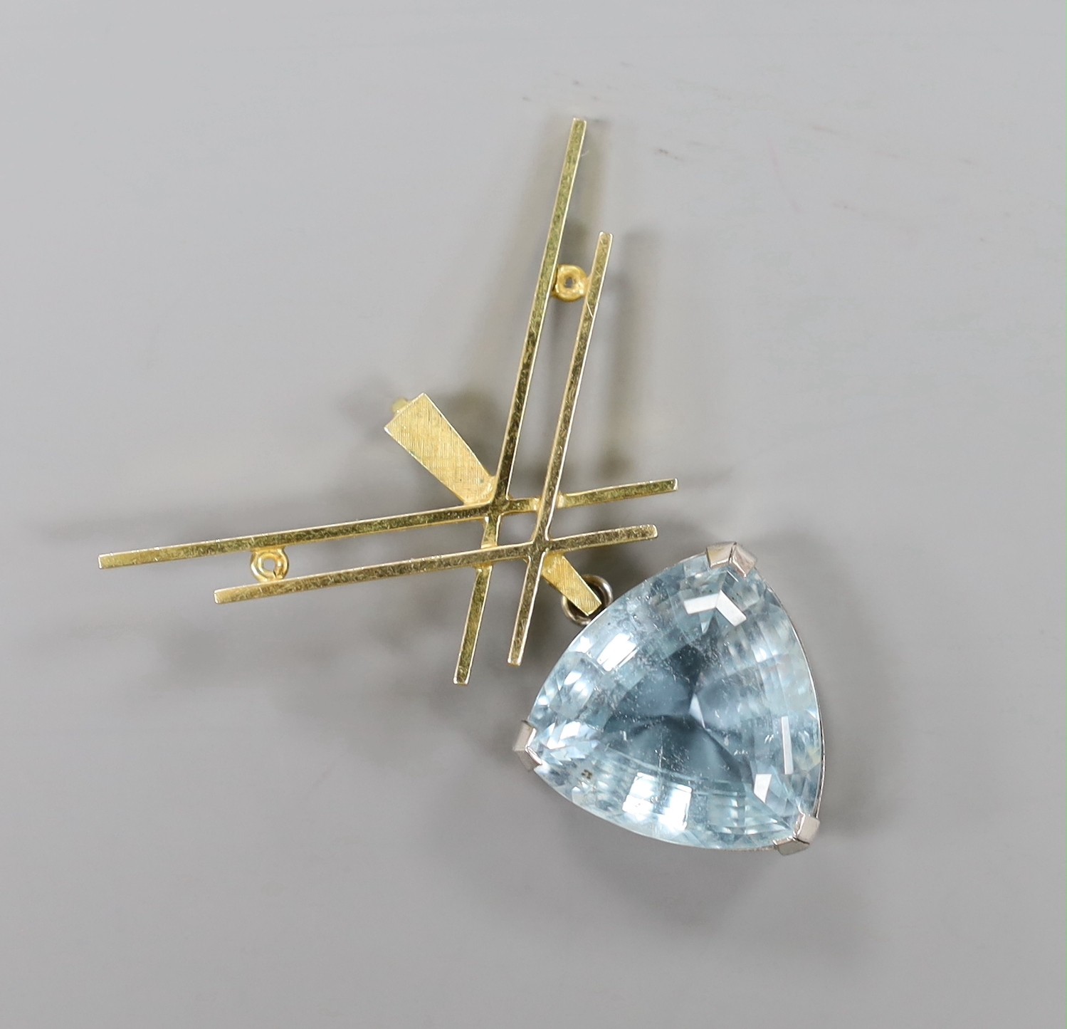 An 18ct and triangular cut aquamarine set drop pendant , overall 43mm, gross weight 10.8 grams.